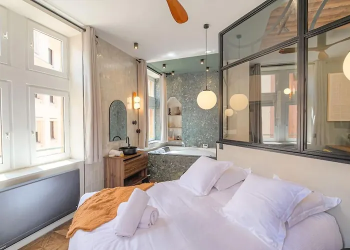 Labolla, Charmant Cocon Avec Spa, Coeur De Lyon